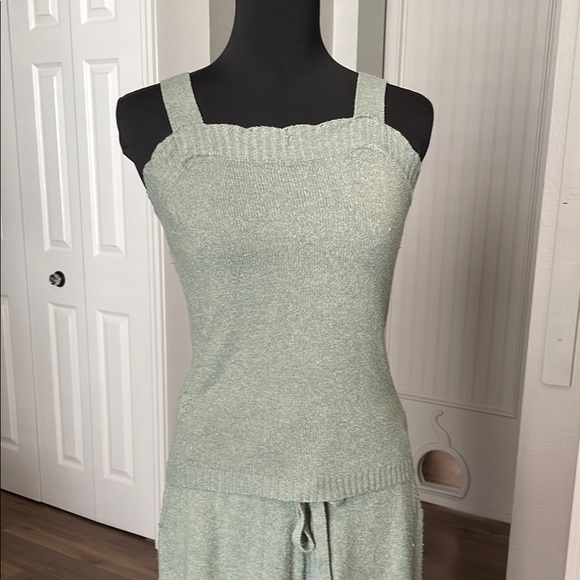 LC Lauren Conrad 4 piece sweater set (Cardigan, tank, joggers, shorts) - Picture 4 of 9